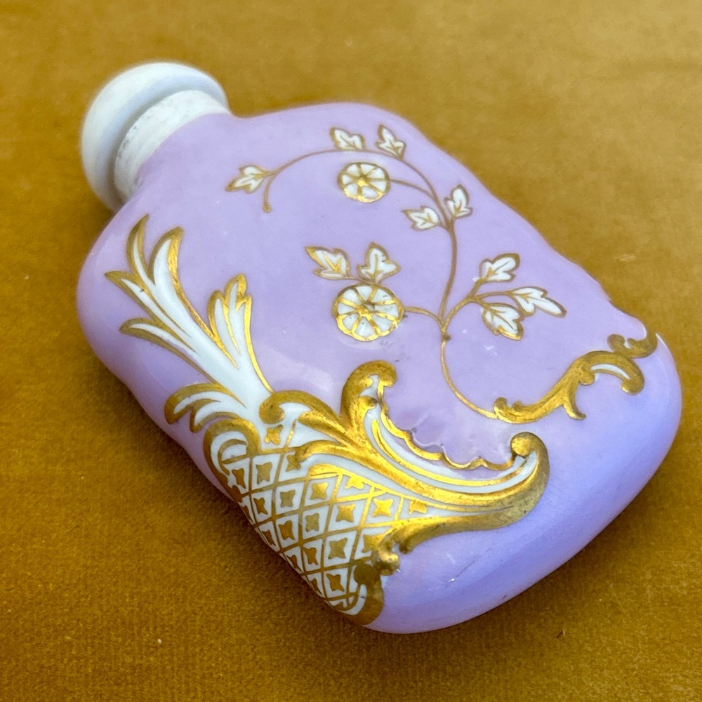 19th Century Porcelain Vinaigrette Smelling Salt Bottle